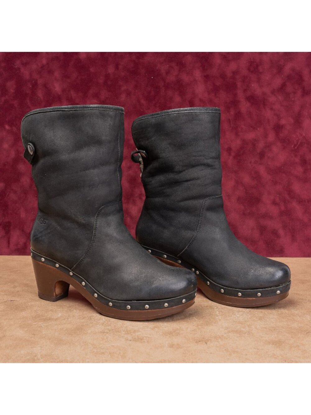 UGG Women Clog Distressed Black Leather Studded Sheepskin Lined Boots sz 6